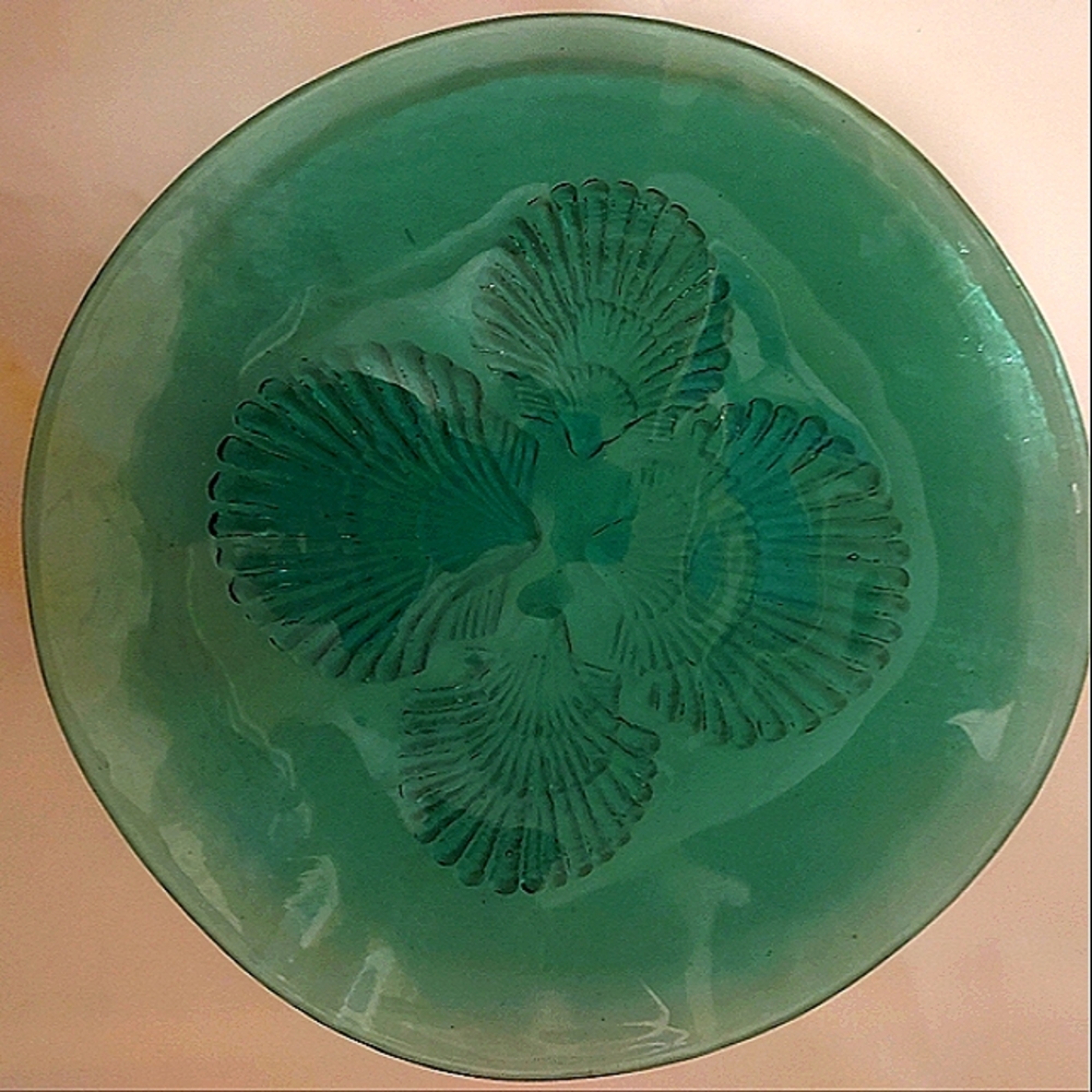 Green Recycled Glass Plate Platter Scallop Shell Relief on Bottom 10 Inches